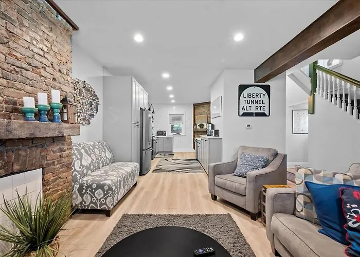 Holiday home Sophisticated Elegance In Pghs Scenic Locale *