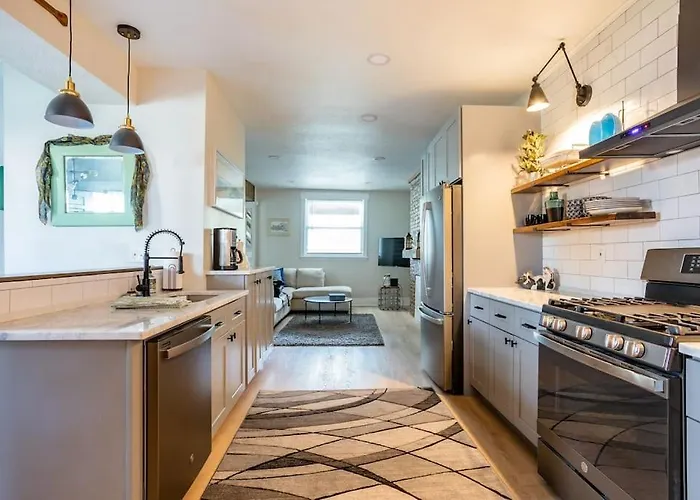 Sophisticated Elegance In Pghs Scenic Locale Pittsburgh