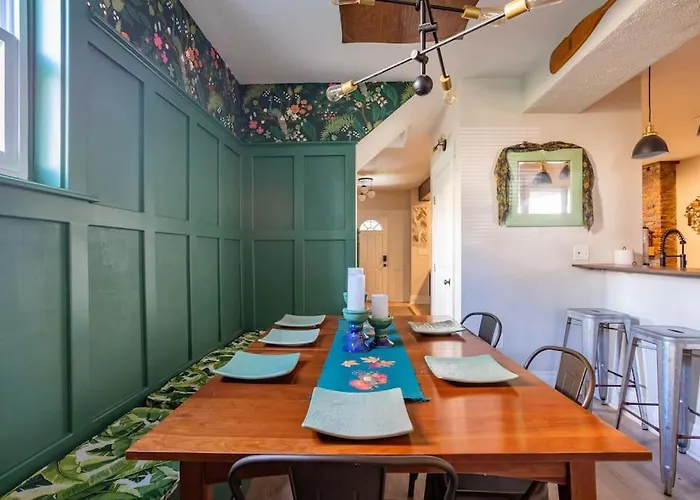 Sophisticated Elegance In Pghs Scenic Locale *