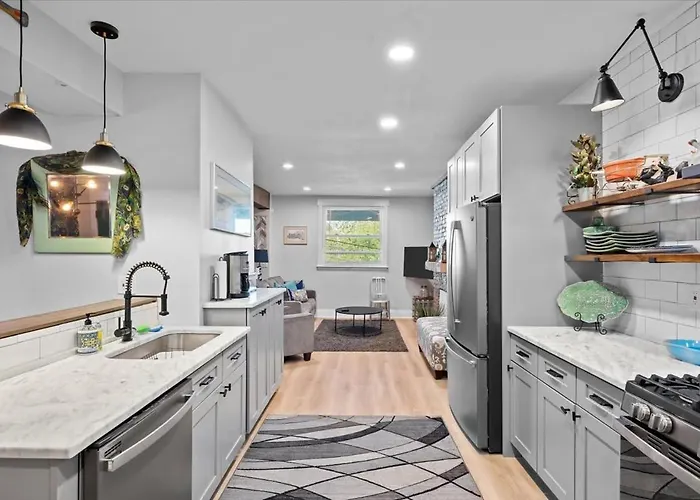 Sophisticated Elegance In Pghs Scenic Locale * Pittsburgh