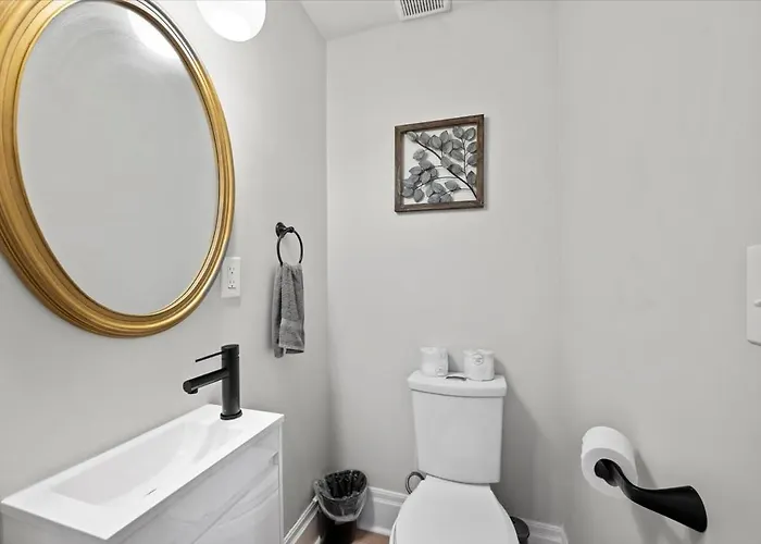 Holiday home Sophisticated Elegance In Pghs Scenic Locale *