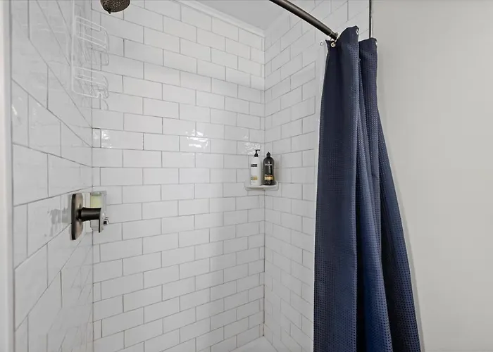 Sophisticated Elegance In Pghs Scenic Locale