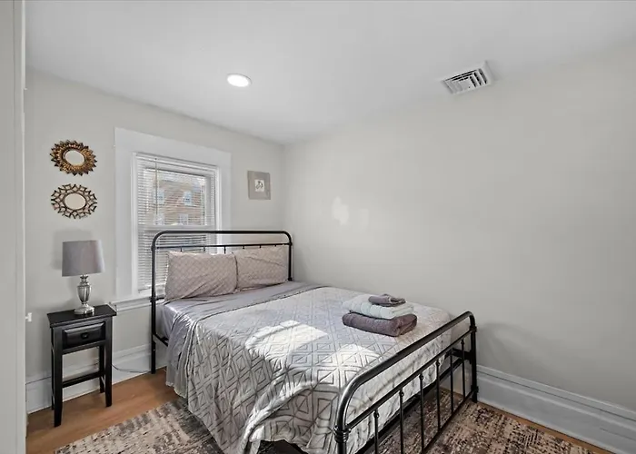 Holiday home Sophisticated Elegance In Pghs Scenic Locale