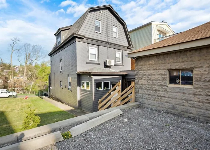 Sophisticated Elegance In Pghs Scenic Locale Pittsburgh