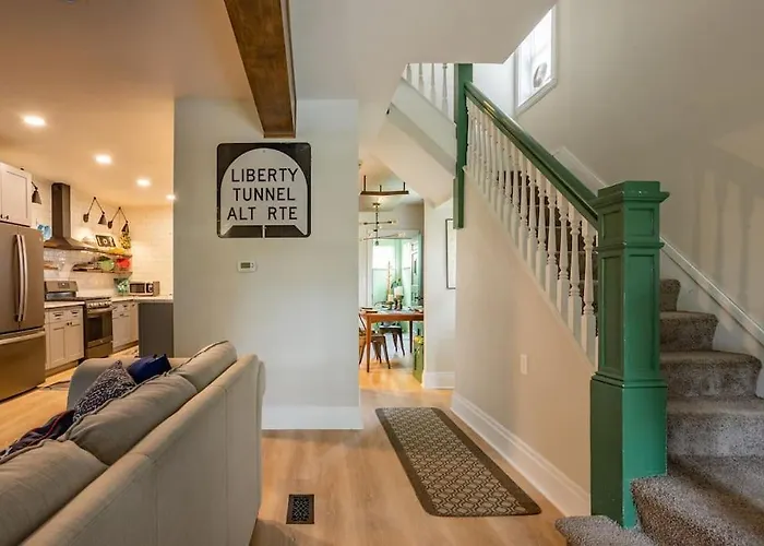 Holiday home Sophisticated Elegance In Pghs Scenic Locale *