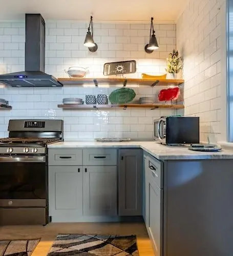 Sophisticated Elegance In Pghs Scenic Locale *