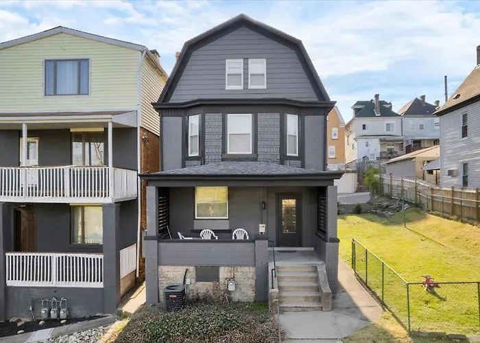 Sophisticated Elegance In Pghs Scenic Locale Pittsburgh