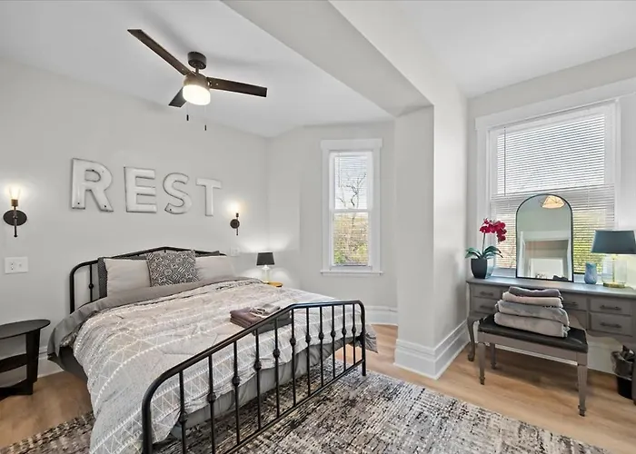 Sophisticated Elegance In Pghs Scenic Locale Pittsburgh