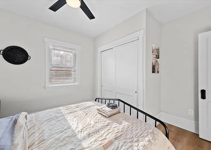 Sophisticated Elegance In Pghs Scenic Locale *