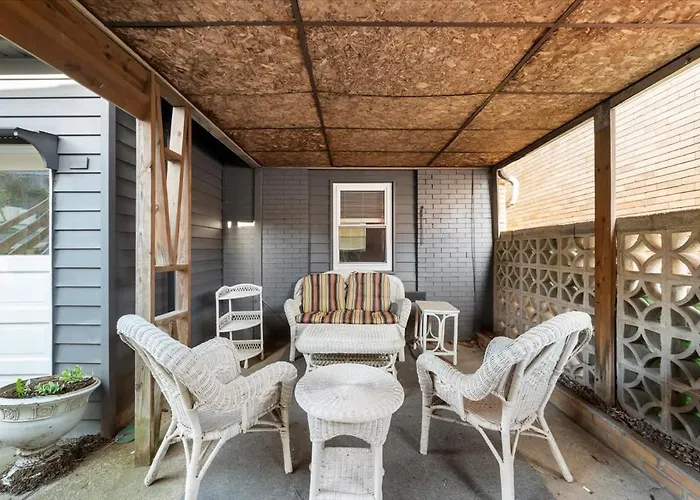 Holiday home Sophisticated Elegance In Pghs Scenic Locale