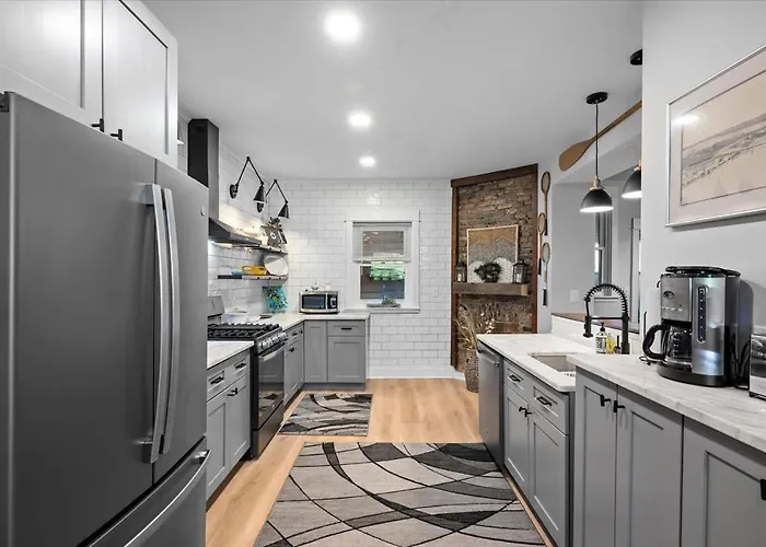 Sophisticated Elegance In Pghs Scenic Locale Pittsburgh