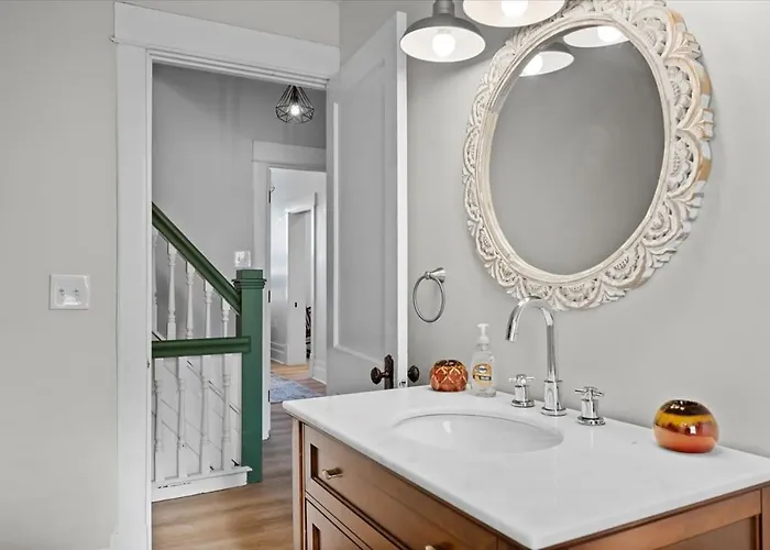 Holiday home Sophisticated Elegance In Pghs Scenic Locale Pittsburgh