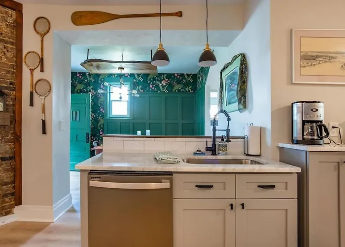 Holiday home Sophisticated Elegance In Pghs Scenic Locale