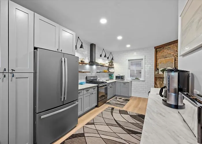 Holiday home Sophisticated Elegance In Pghs Scenic Locale