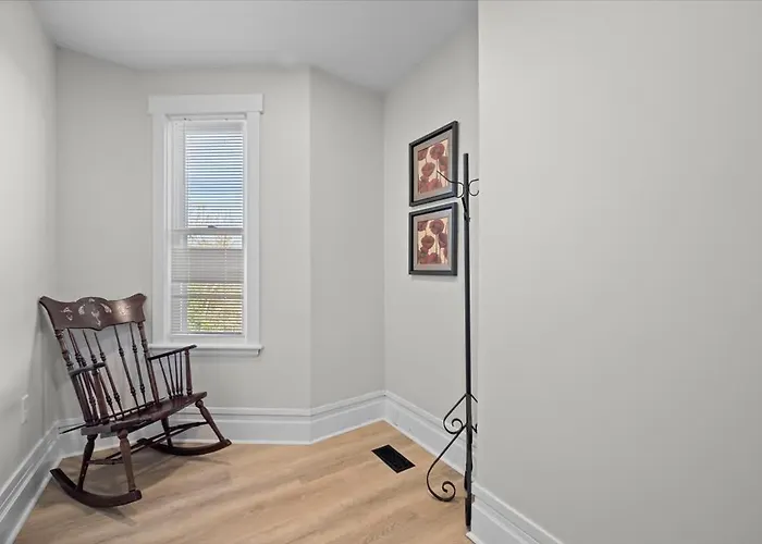 Holiday home Sophisticated Elegance In Pghs Scenic Locale Pittsburgh