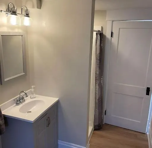 Sophisticated Elegance In Pghs Scenic Locale * Pittsburgh