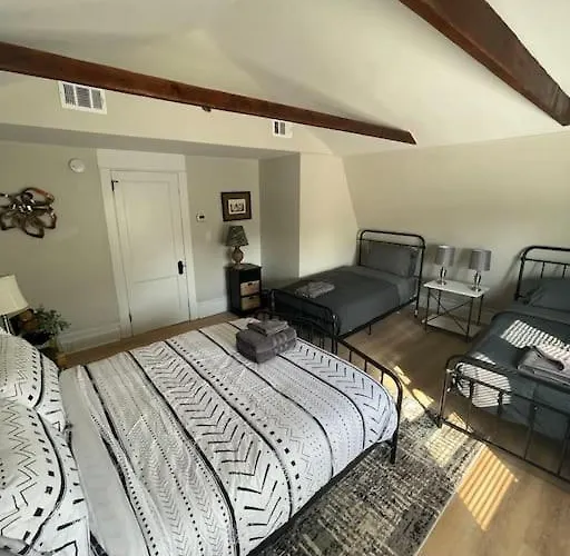Sophisticated Elegance In Pghs Scenic Locale * Pittsburgh