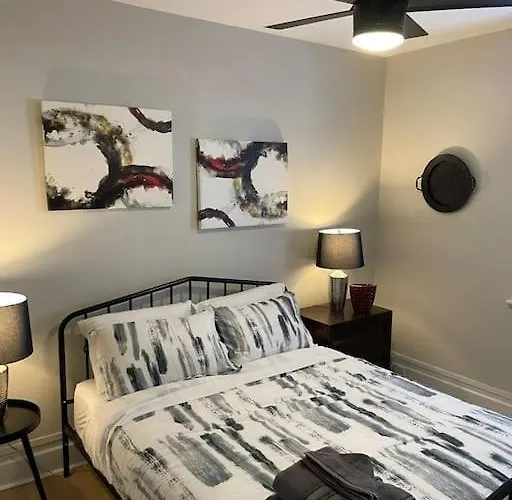 Sophisticated Elegance In Pghs Scenic Locale Holiday home *