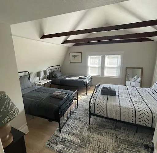 Holiday home Sophisticated Elegance In Pghs Scenic Locale