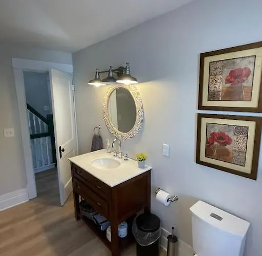 Sophisticated Elegance In Pghs Scenic Locale * Pittsburgh