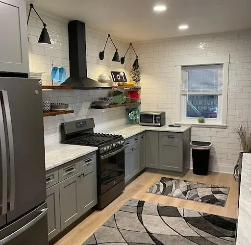 Holiday home Sophisticated Elegance In Pghs Scenic Locale