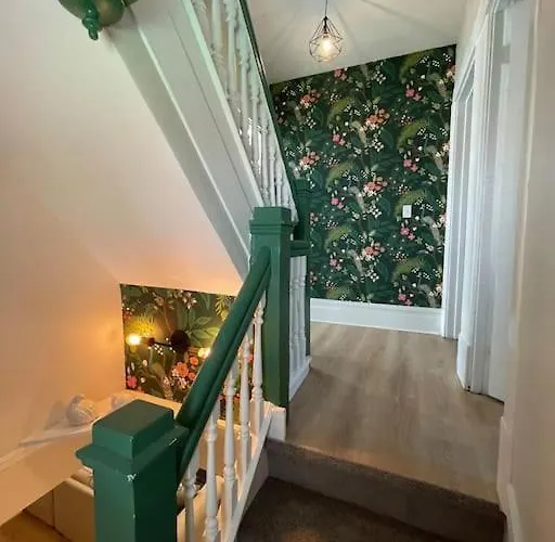 Holiday home Sophisticated Elegance In Pghs Scenic Locale *