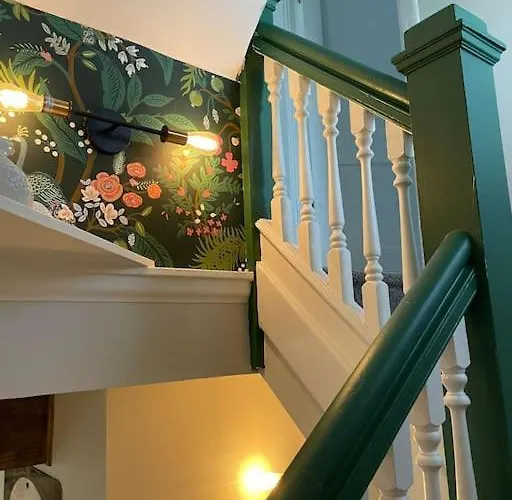 Sophisticated Elegance In Pghs Scenic Locale * Pittsburgh