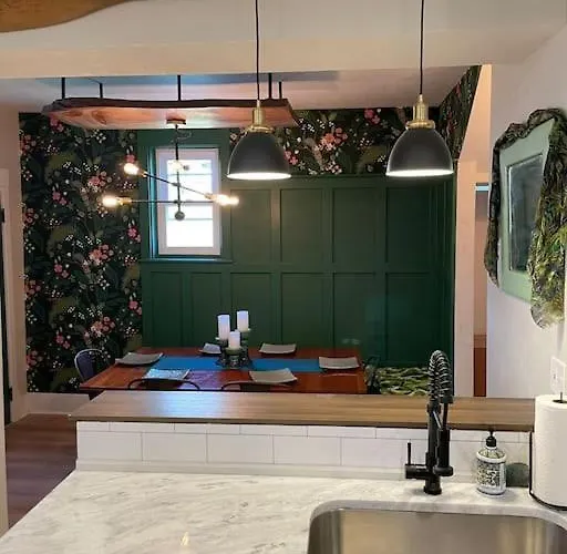 Sophisticated Elegance In Pghs Scenic Locale * Pittsburgh