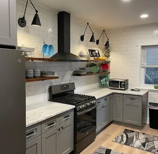 Sophisticated Elegance In Pghs Scenic Locale Holiday home Pittsburgh