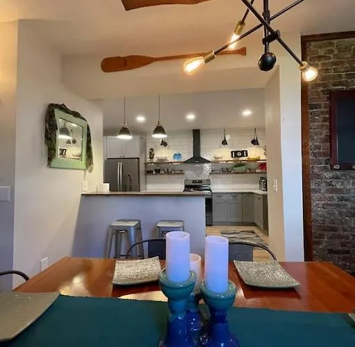 Holiday home Sophisticated Elegance In Pghs Scenic Locale *