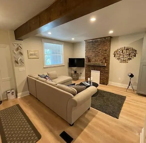 Holiday home Sophisticated Elegance In Pghs Scenic Locale Pittsburgh