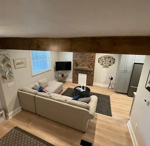 Holiday home Sophisticated Elegance In Pghs Scenic Locale