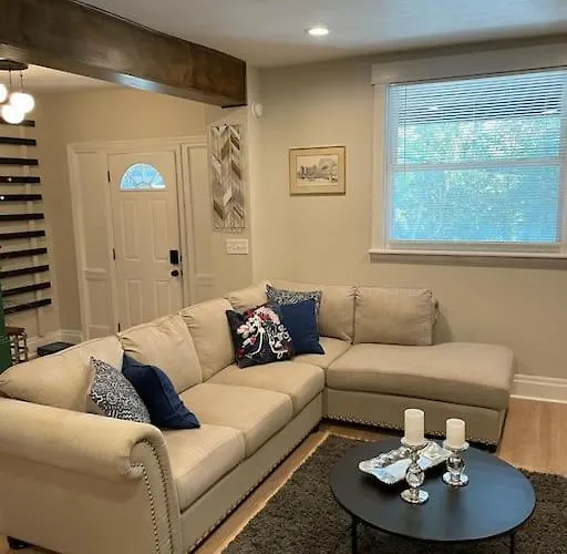 Holiday home Sophisticated Elegance In Pghs Scenic Locale Pittsburgh