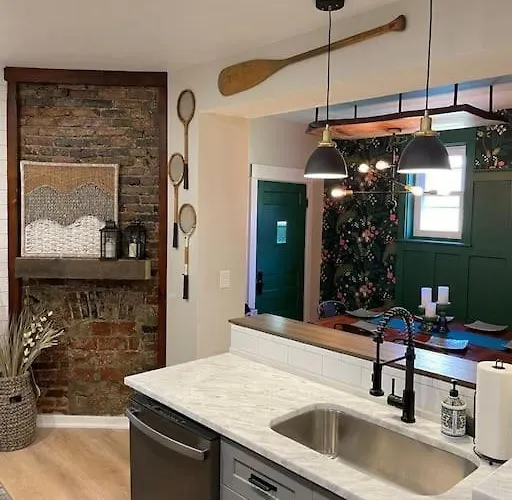 Holiday home Sophisticated Elegance In Pghs Scenic Locale