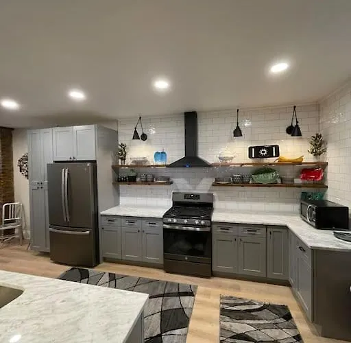 Sophisticated Elegance In Pghs Scenic Locale Holiday home Pittsburgh