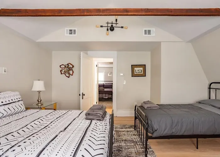 Sophisticated Elegance In Pghs Scenic Locale Pittsburgh