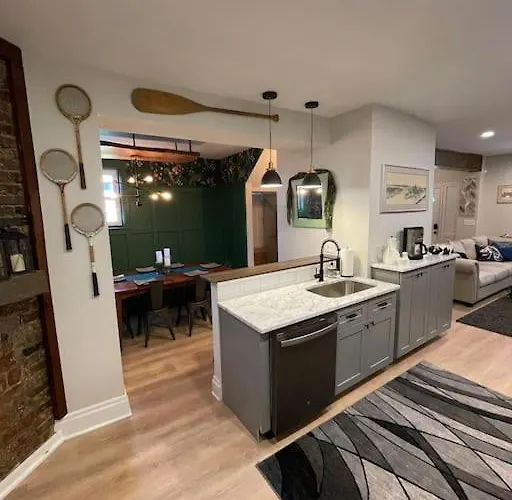 Sophisticated Elegance In Pghs Scenic Locale * Pittsburgh