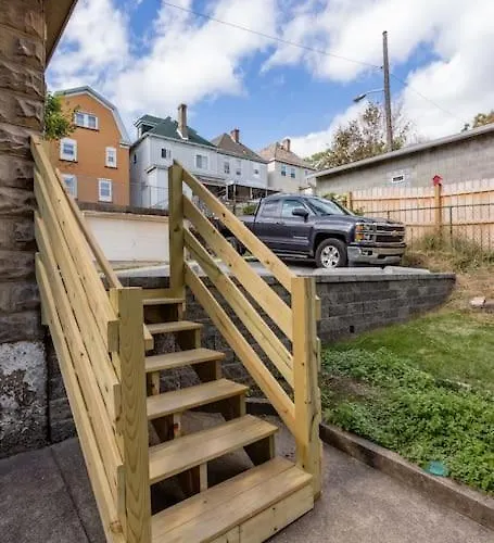 Sophisticated Elegance In Pghs Scenic Locale Pittsburgh