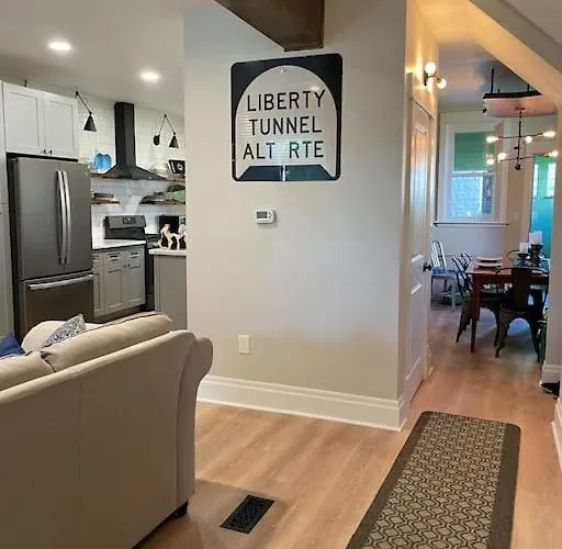 Holiday home Sophisticated Elegance In Pghs Scenic Locale *